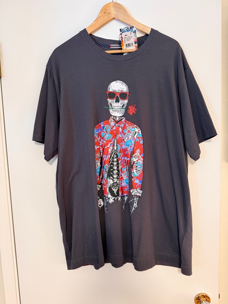 Robert Graham Men's Charcoal Graphic Skull Tee With Red Floral Jacket Print